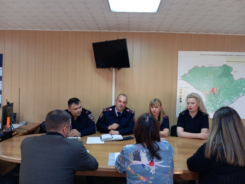 В полиции Советского состоялась дискуссионная площадка с представителями муниципалитета